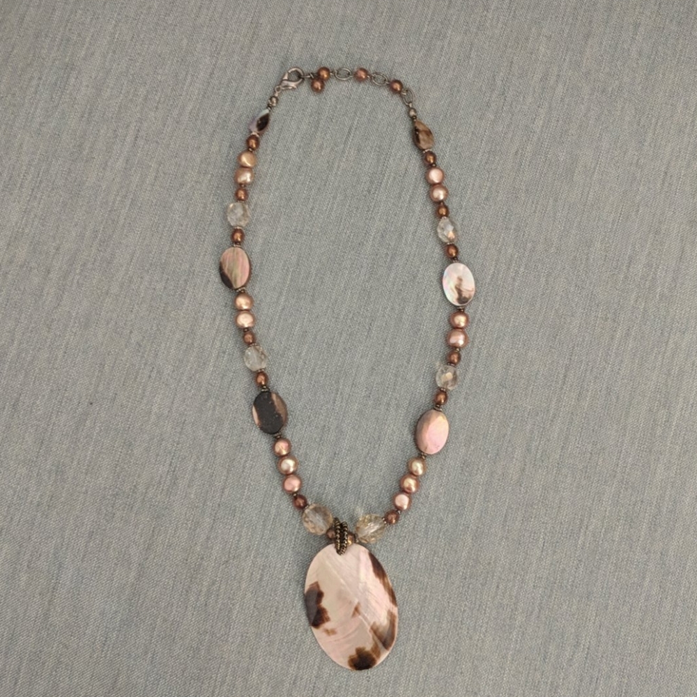 3/$25 Mother of Pearl shell and bead necklace - Picture 5 of 11